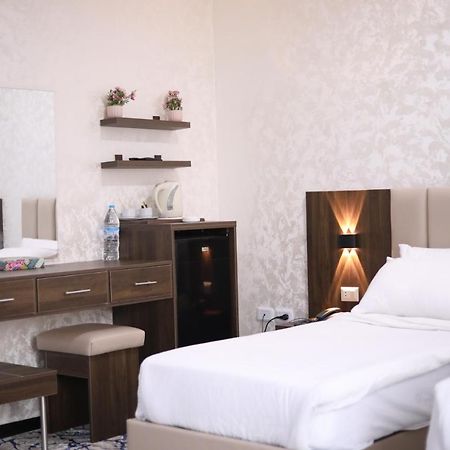 The Castle Hotel Amman Esterno foto
